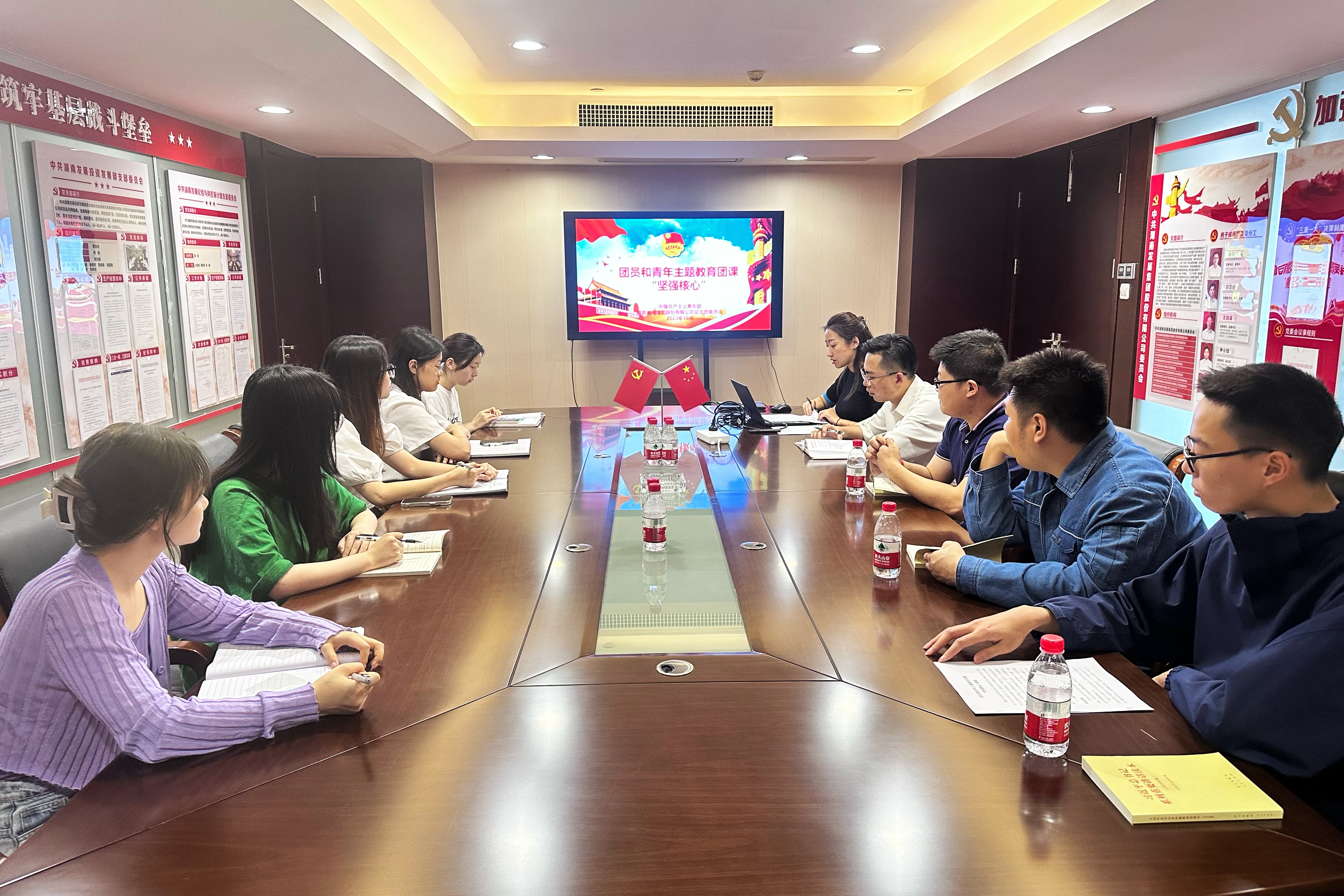 “恰同學少年，風華正茂” ——湖南發(fā)展開展主題團日活動